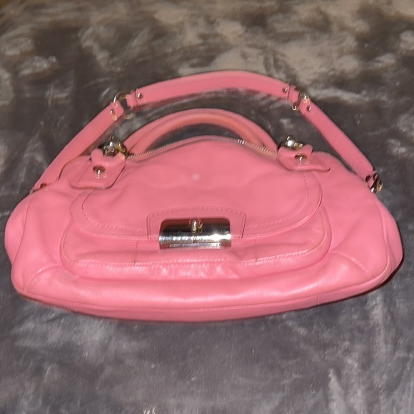 Coach Purse, pinkish salmon, divine soft coach leather , not a cheap bumpy one! - Picture 7 of 8